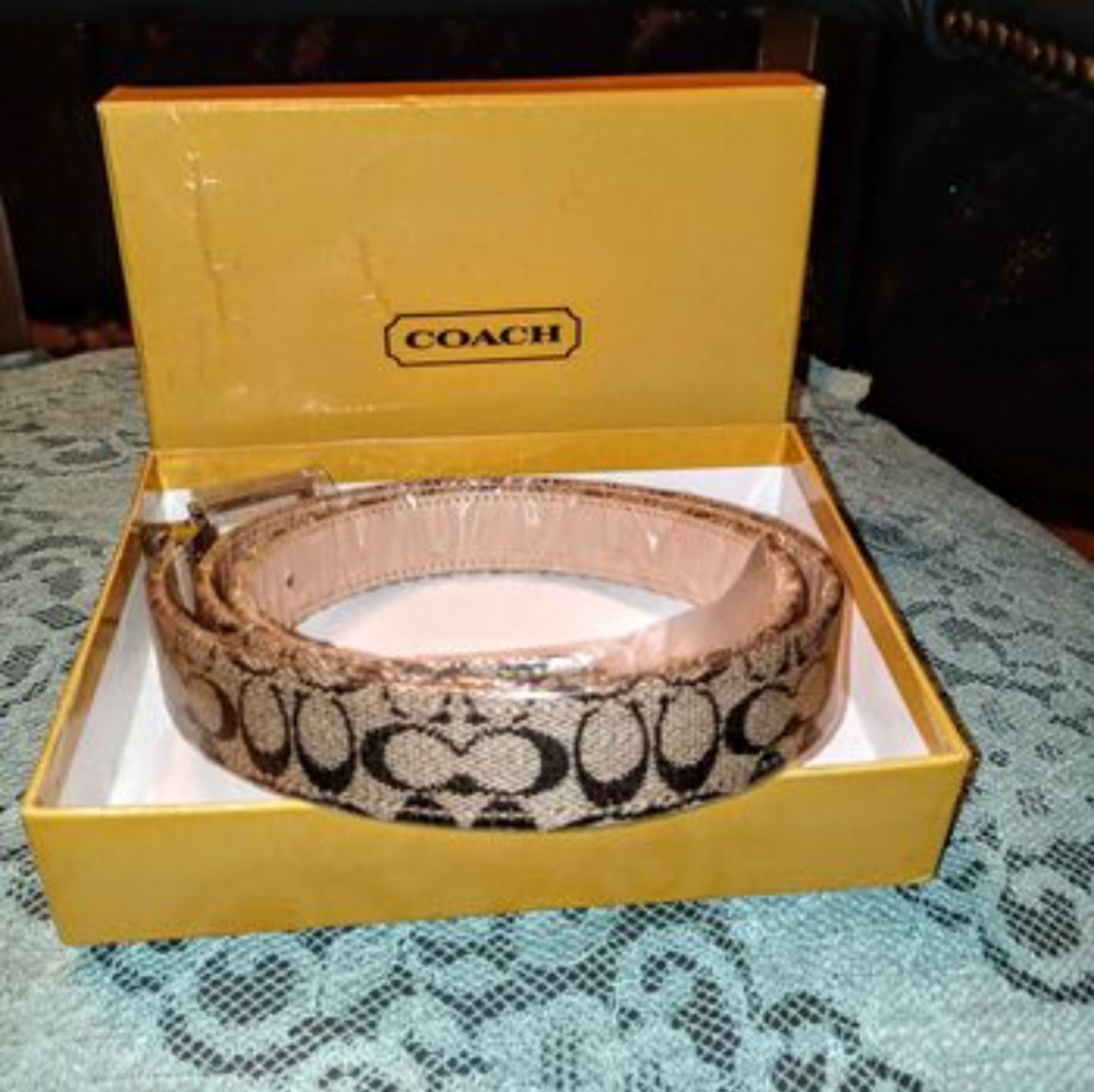 Coach Signature Belt Size Small